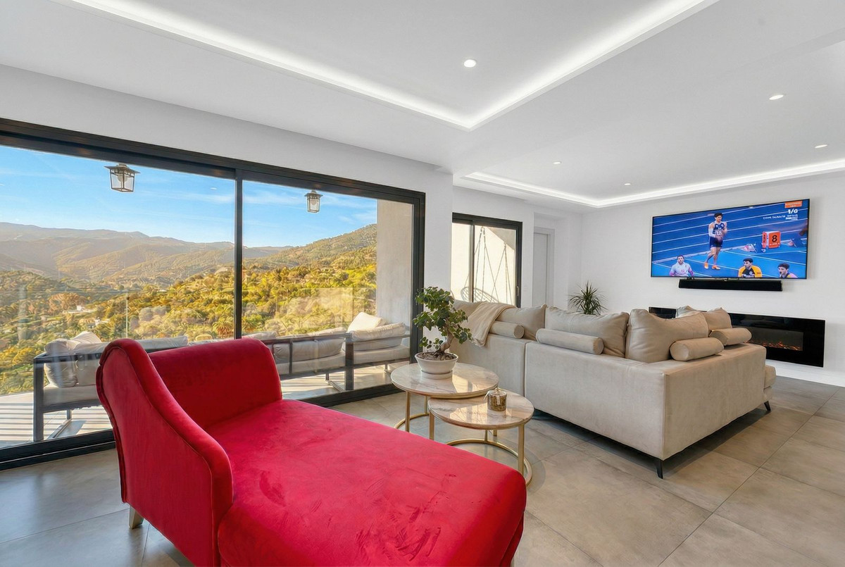 4 Bed Townhouse for sale in Istán Costa Del Sol, Málaga, Spain
