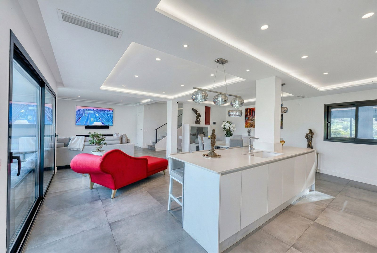 4 Bed Townhouse for sale in Istán Costa Del Sol, Málaga, Spain