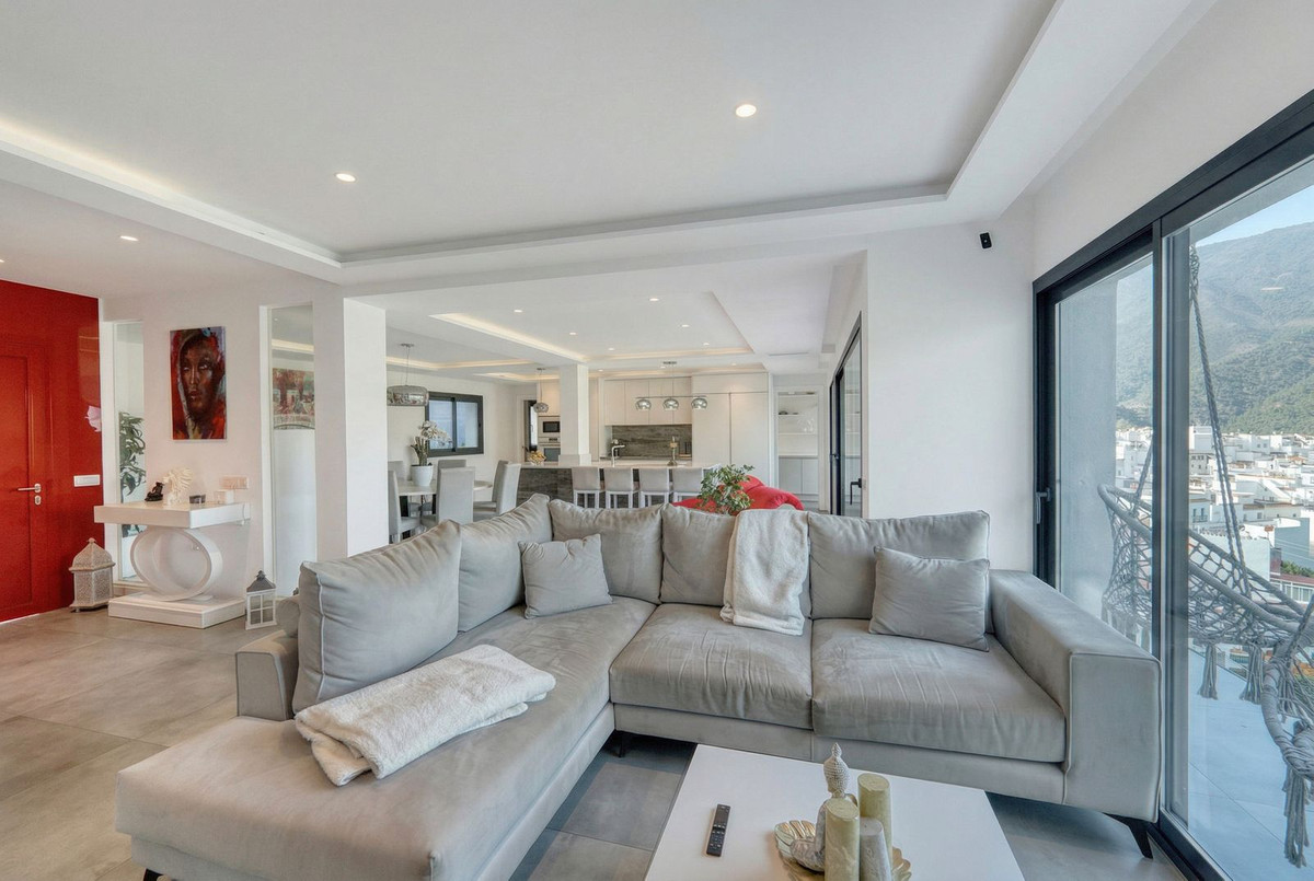4 Bed Townhouse for sale in Istán Costa Del Sol, Málaga, Spain