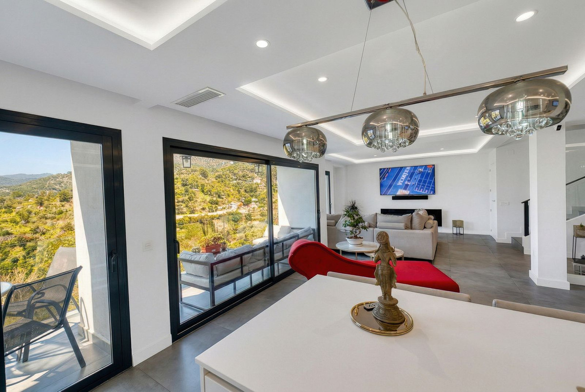 4 Bed Townhouse for sale in Istán Costa Del Sol, Málaga, Spain