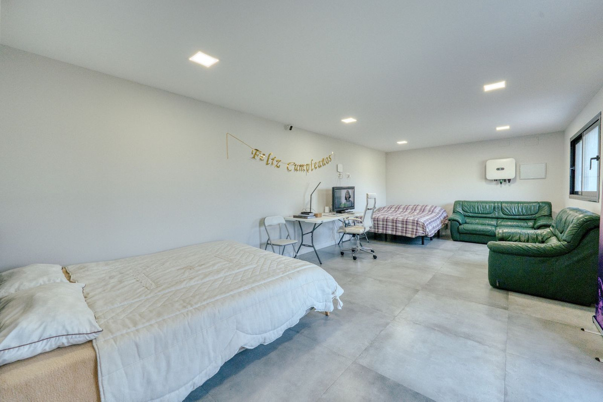 4 Bed Townhouse for sale in Istán Costa Del Sol, Málaga, Spain