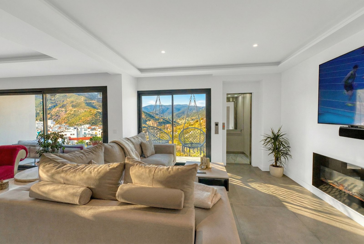 4 Bed Townhouse for sale in Istán Costa Del Sol, Málaga, Spain