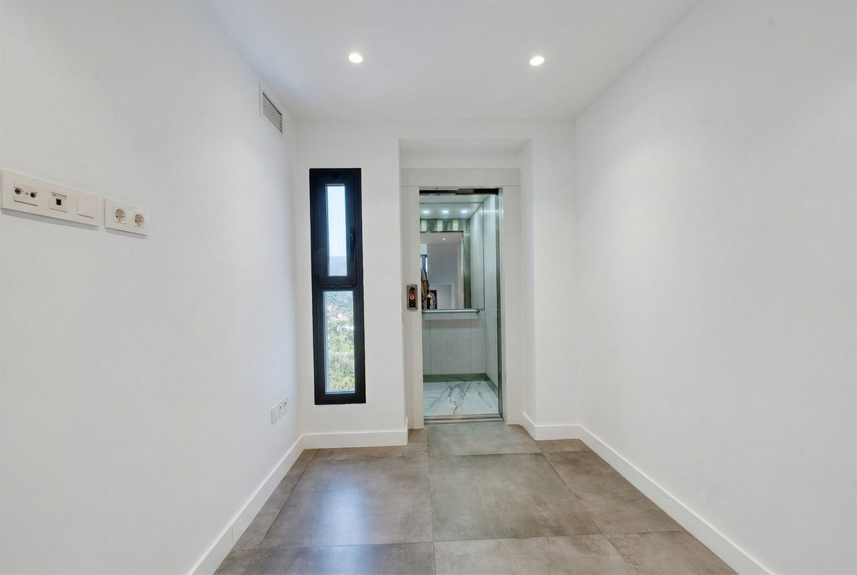 4 Bed Townhouse for sale in Istán Costa Del Sol, Málaga, Spain