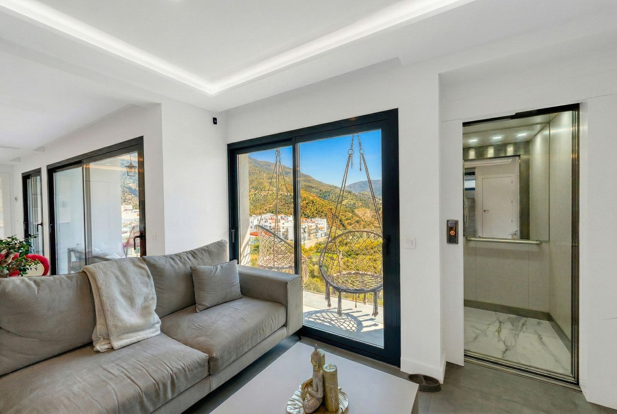 4 Bed Townhouse for sale in Istán Costa Del Sol, Málaga, Spain