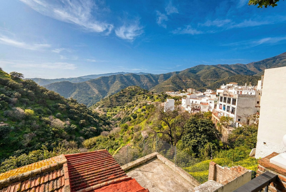4 Bed Townhouse for sale in Istán Costa Del Sol, Málaga, Spain