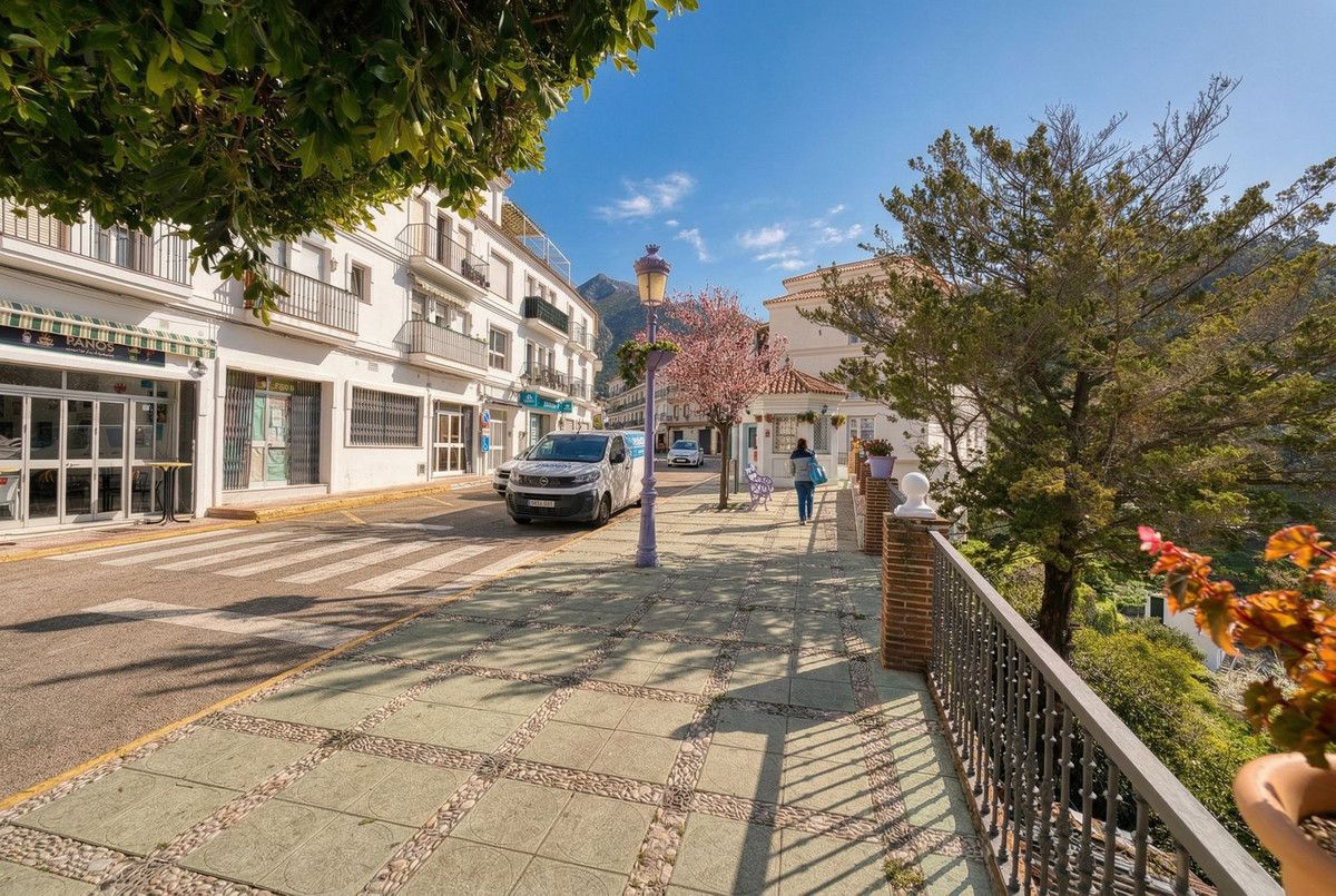 4 Bed Townhouse for sale in Istán Costa Del Sol, Málaga, Spain