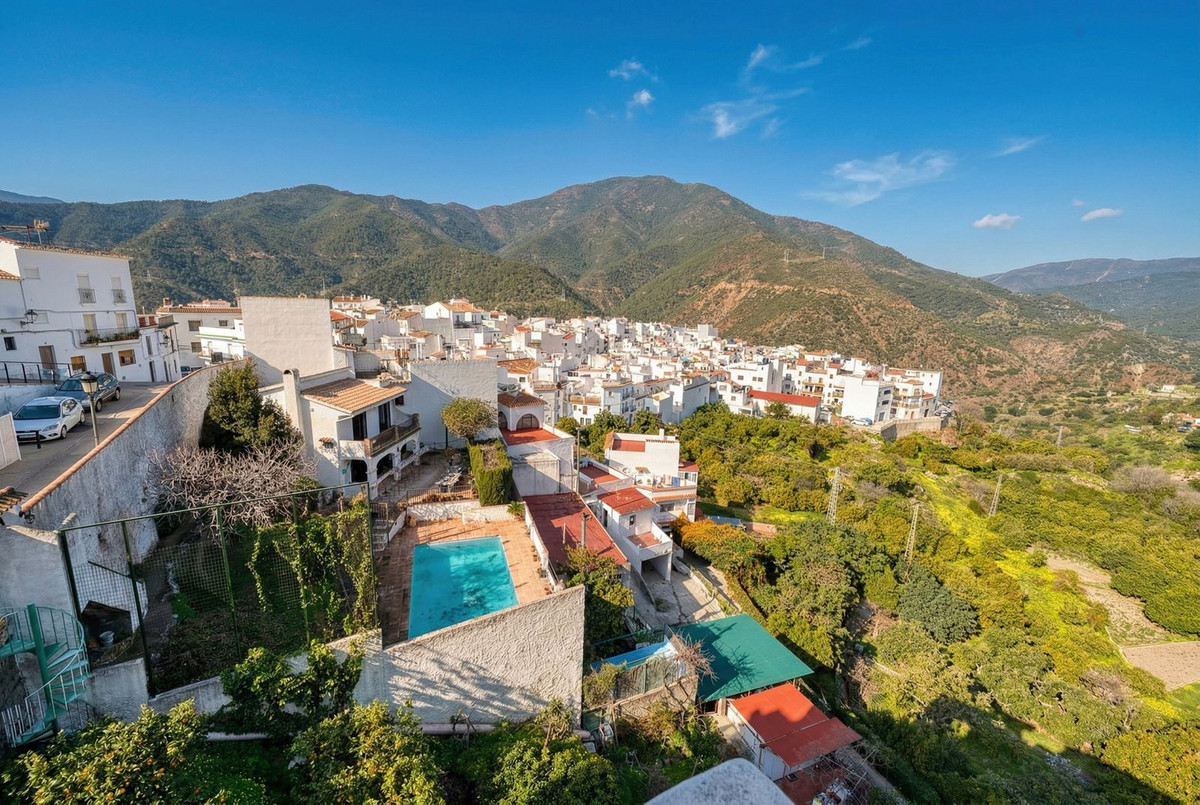 4 Bed Townhouse for sale in Istán Costa Del Sol, Málaga, Spain
