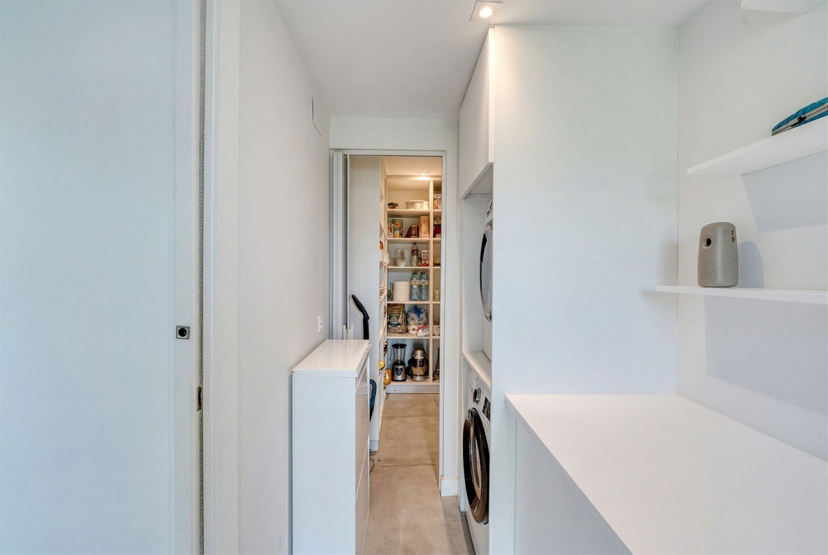 4 Bed Townhouse for sale in Istán Costa Del Sol, Málaga, Spain