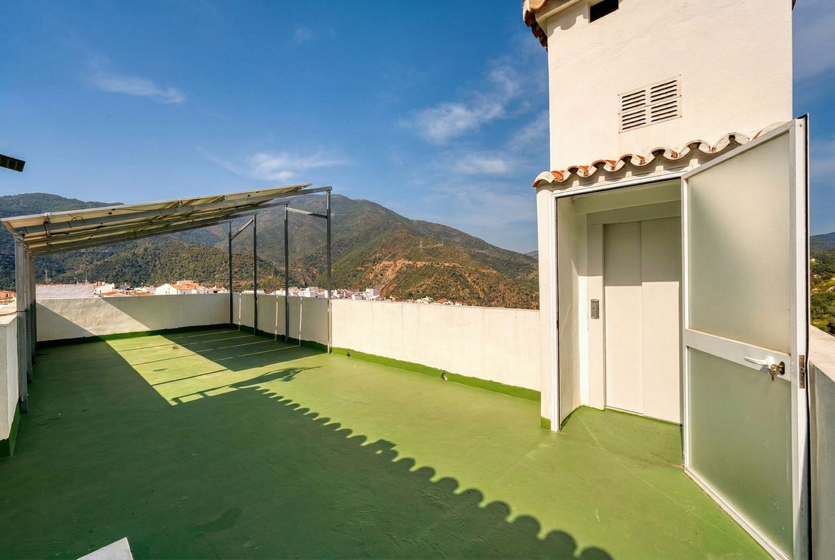 4 Bed Townhouse for sale in Istán Costa Del Sol, Málaga, Spain