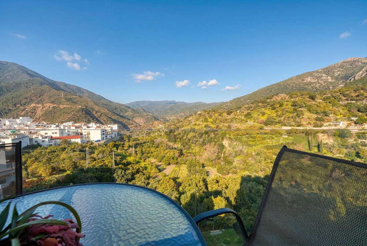 4 Bed Townhouse for sale in Istán Costa Del Sol, Málaga, Spain