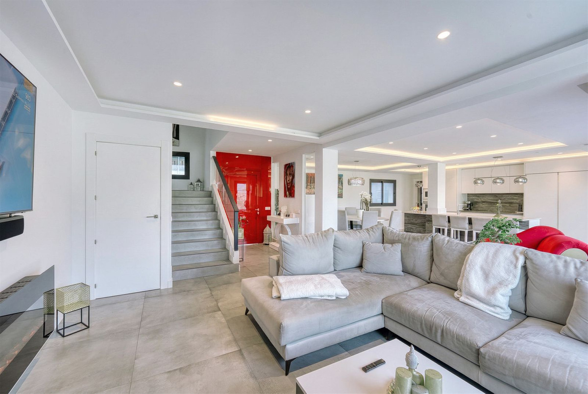 4 Bed Townhouse for sale in Istán Costa Del Sol, Málaga, Spain