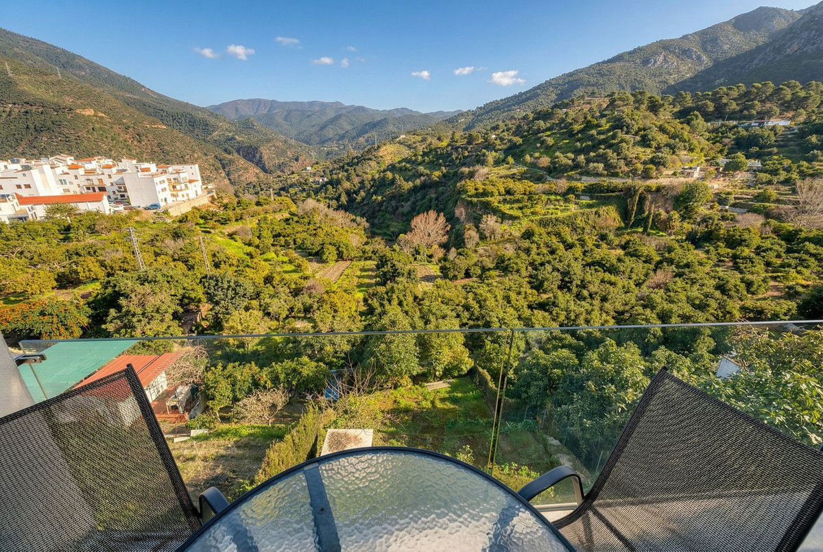 4 Bed Townhouse for sale in Istán Costa Del Sol, Málaga, Spain