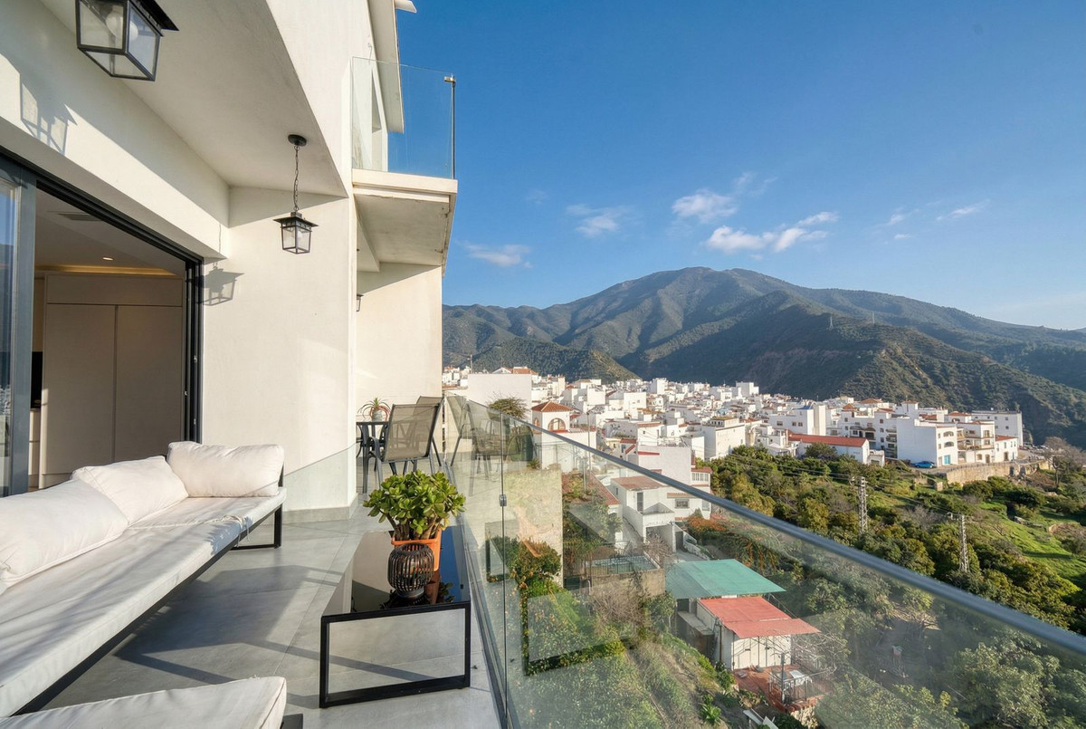 4 Bed Townhouse for sale in Istán Costa Del Sol, Málaga, Spain