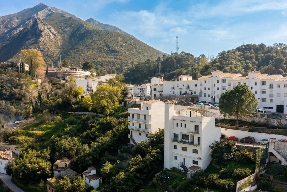 4 Bed Townhouse for sale in Istán Costa Del Sol, Málaga, Spain