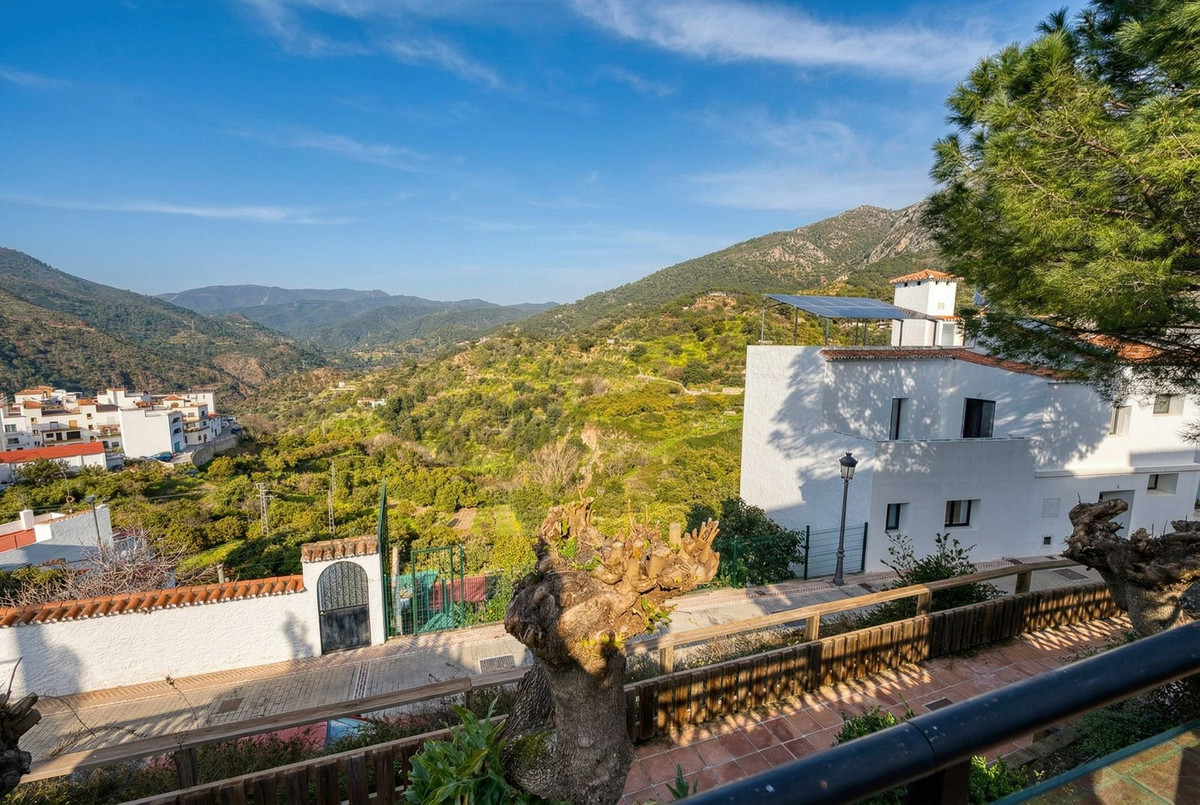 4 Bed Townhouse for sale in Istán Costa Del Sol, Málaga, Spain