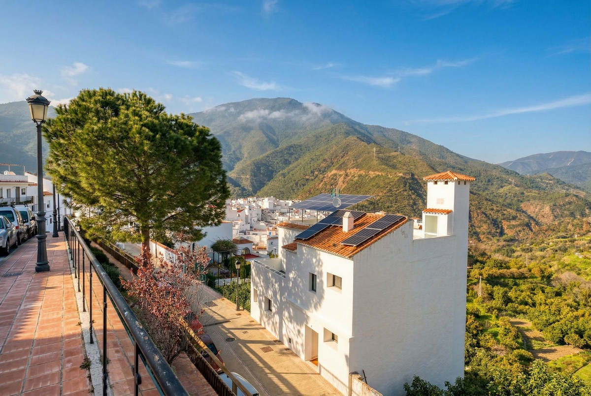 4 Bed Townhouse for sale in Istán Costa Del Sol, Málaga, Spain