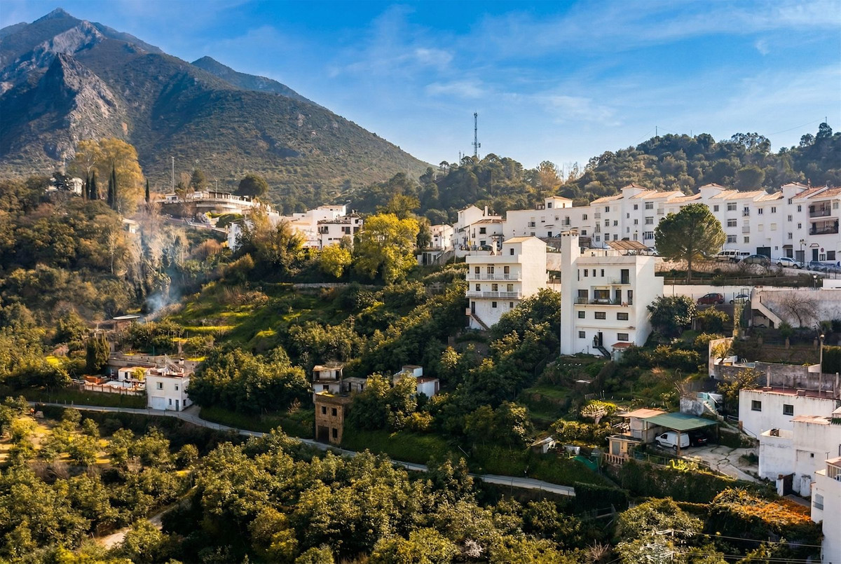 4 Bed Townhouse for sale in Istán Costa Del Sol, Málaga, Spain