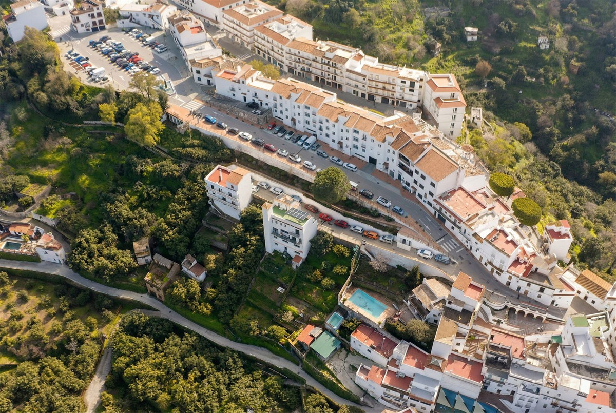 4 Bed Townhouse for sale in Istán Costa Del Sol, Málaga, Spain