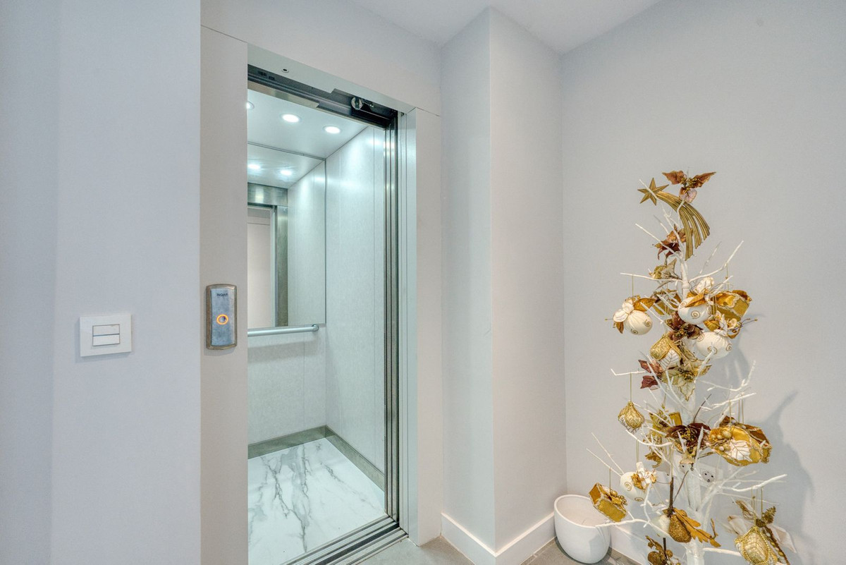 4 Bed Townhouse for sale in Istán Costa Del Sol, Málaga, Spain