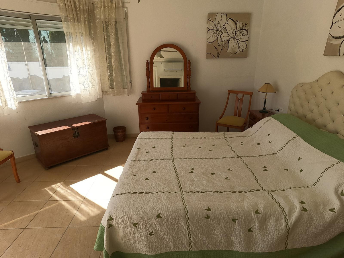 Se vende Villa - Chalet de 4 dormitorios en Costa Blanca, Alicante, España