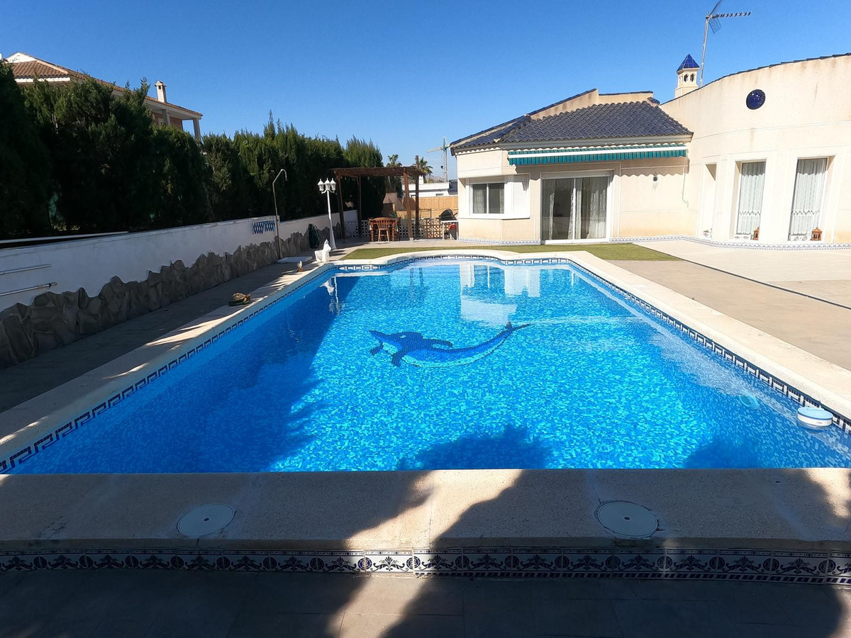 Se vende Villa - Chalet de 4 dormitorios en Costa Blanca, Alicante, España