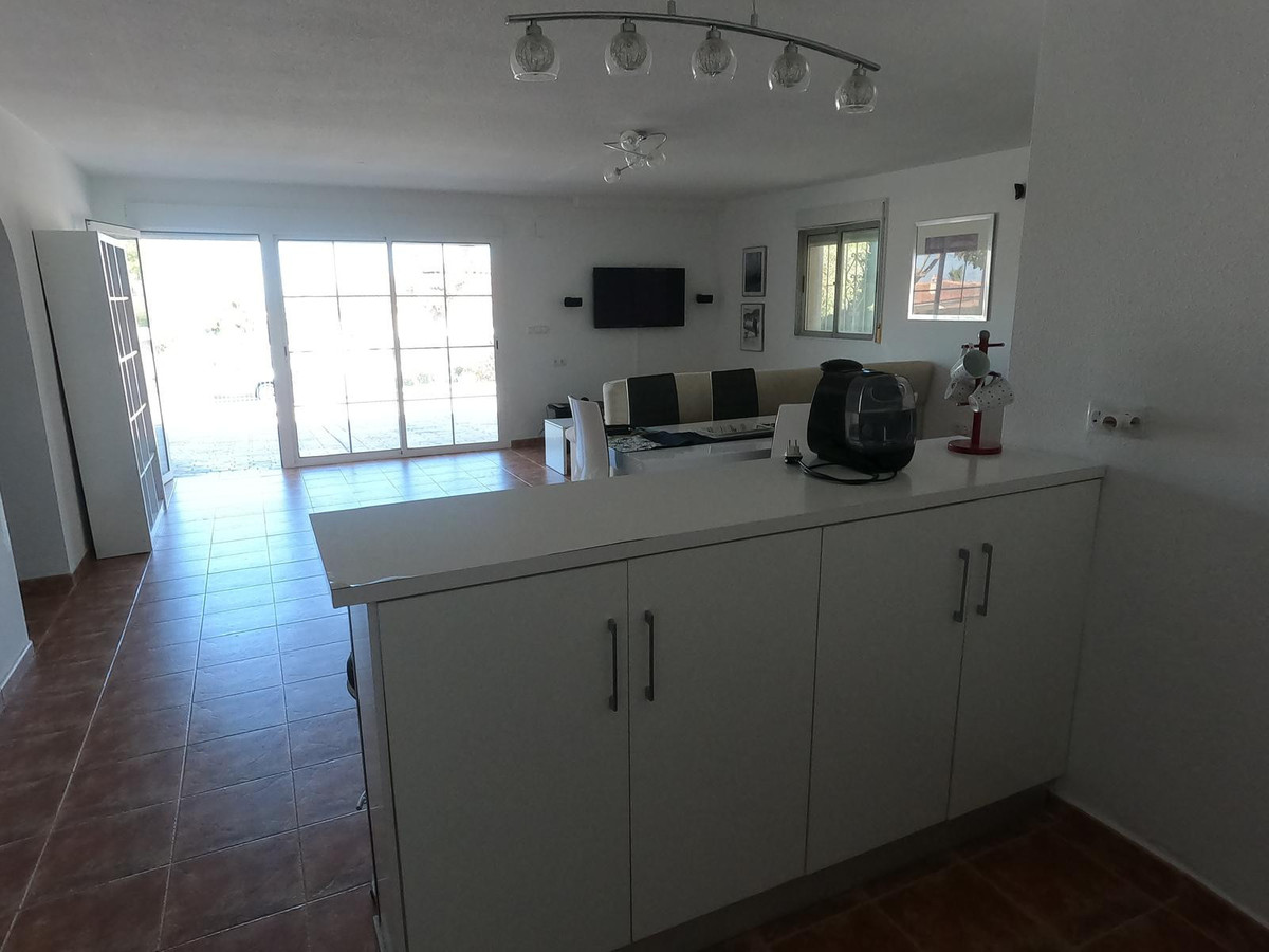 Se vende Villa - Chalet de 4 dormitorios en Costa Blanca, Alicante, España