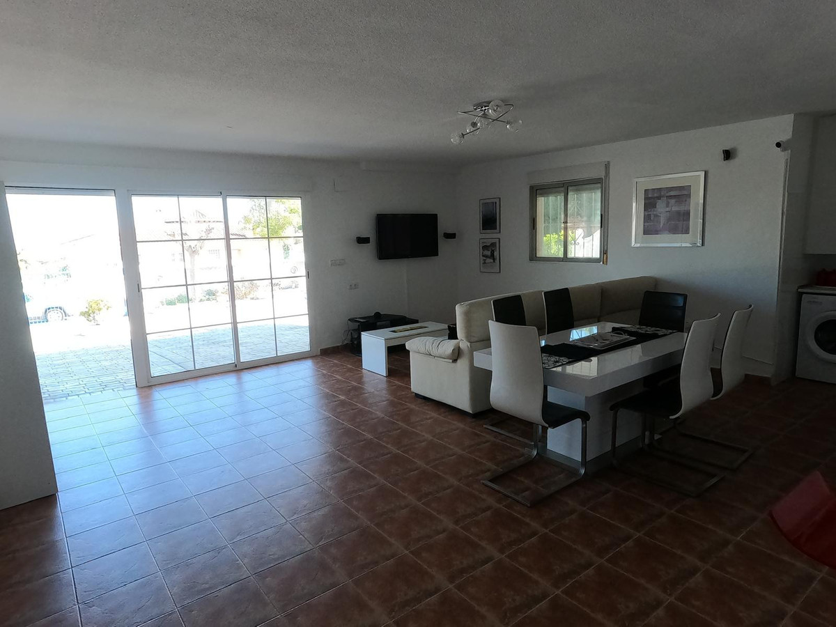 Se vende Villa - Chalet de 4 dormitorios en Costa Blanca, Alicante, España