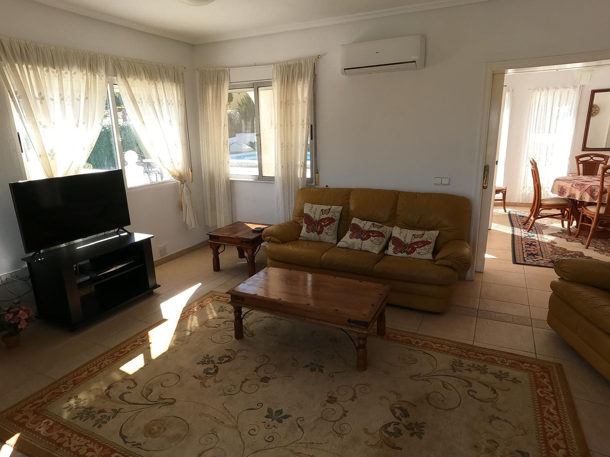 Se vende Villa - Chalet de 4 dormitorios en Costa Blanca, Alicante, España