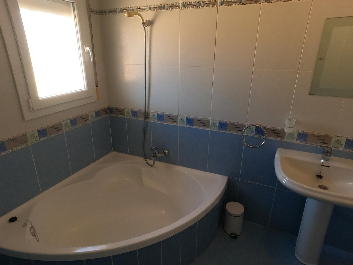 Se vende Villa - Chalet de 4 dormitorios en Costa Blanca, Alicante, España