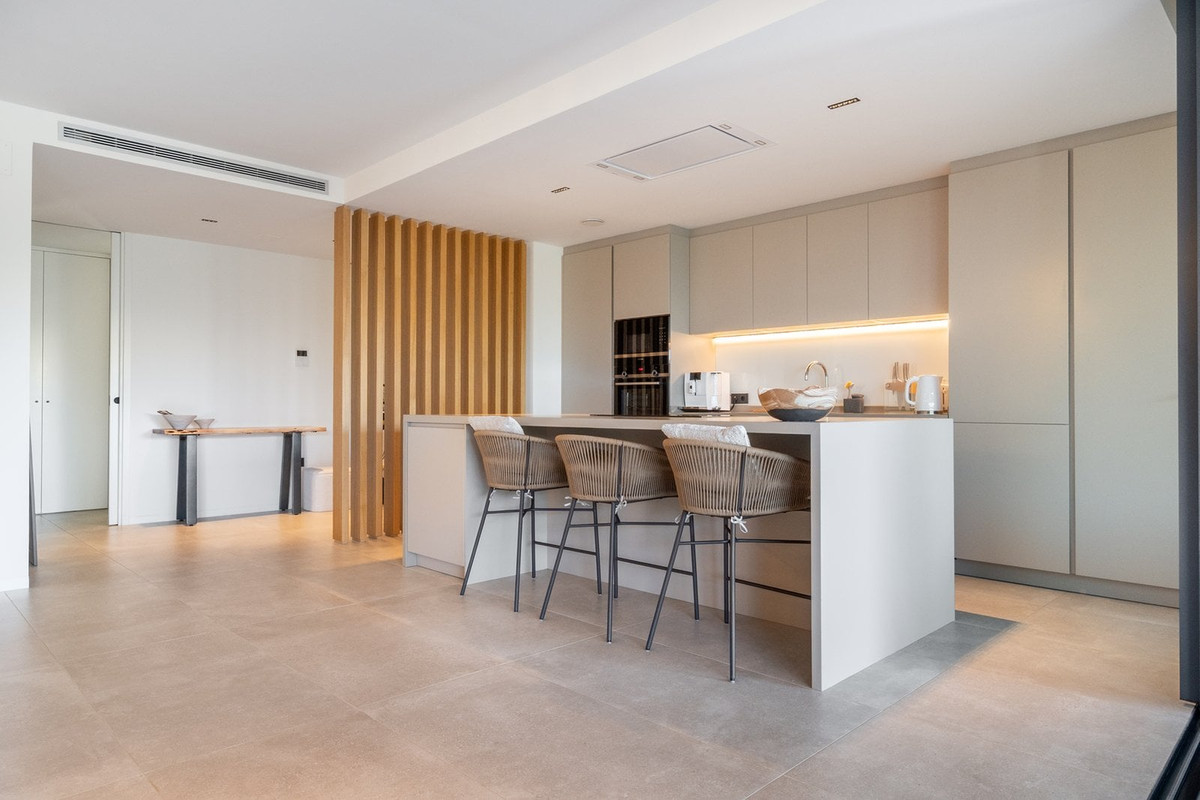 Se vende Apartamento Planta Media de 2 dormitorios en Costa Del Sol, Cadiz, España