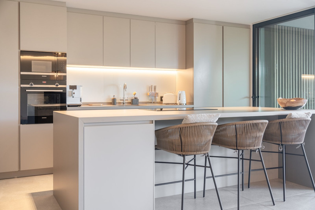 Se vende Apartamento Planta Media de 2 dormitorios en Costa Del Sol, Cadiz, España