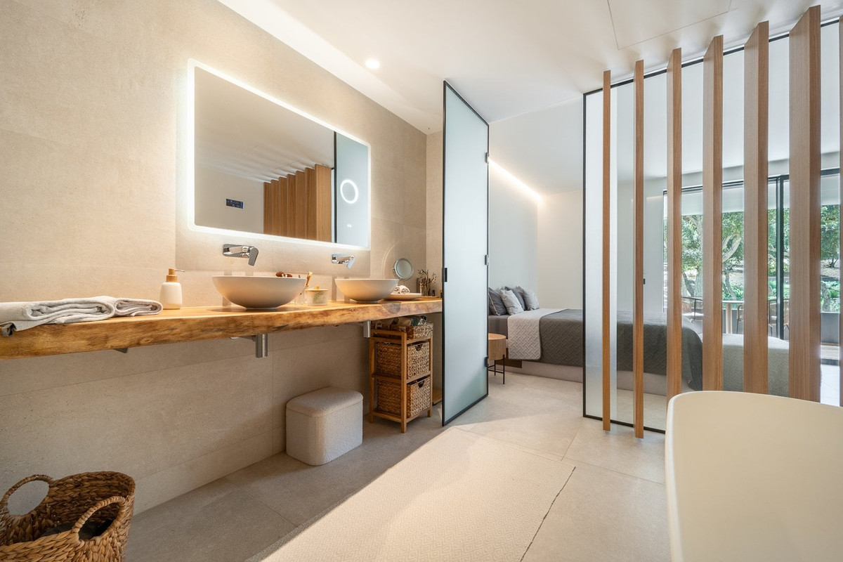 Se vende Apartamento Planta Media de 2 dormitorios en Costa Del Sol, Cadiz, España