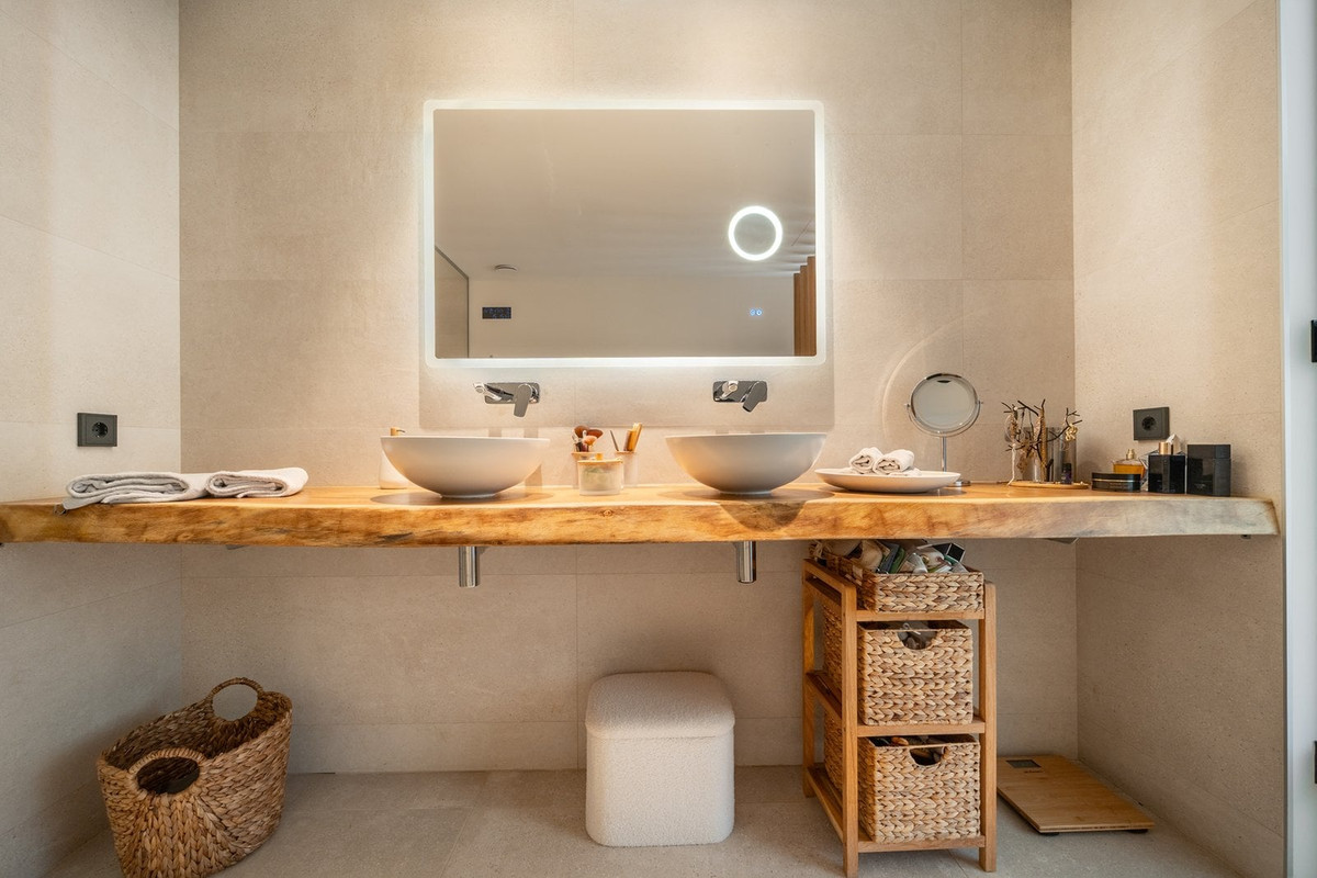 Se vende Apartamento Planta Media de 2 dormitorios en Costa Del Sol, Cadiz, España