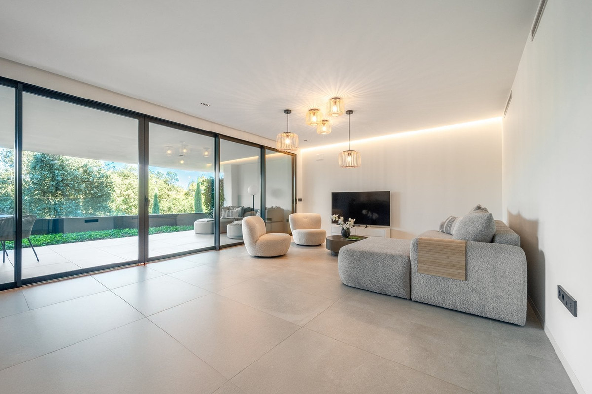 Se vende Apartamento Planta Media de 2 dormitorios en Costa Del Sol, Cadiz, España