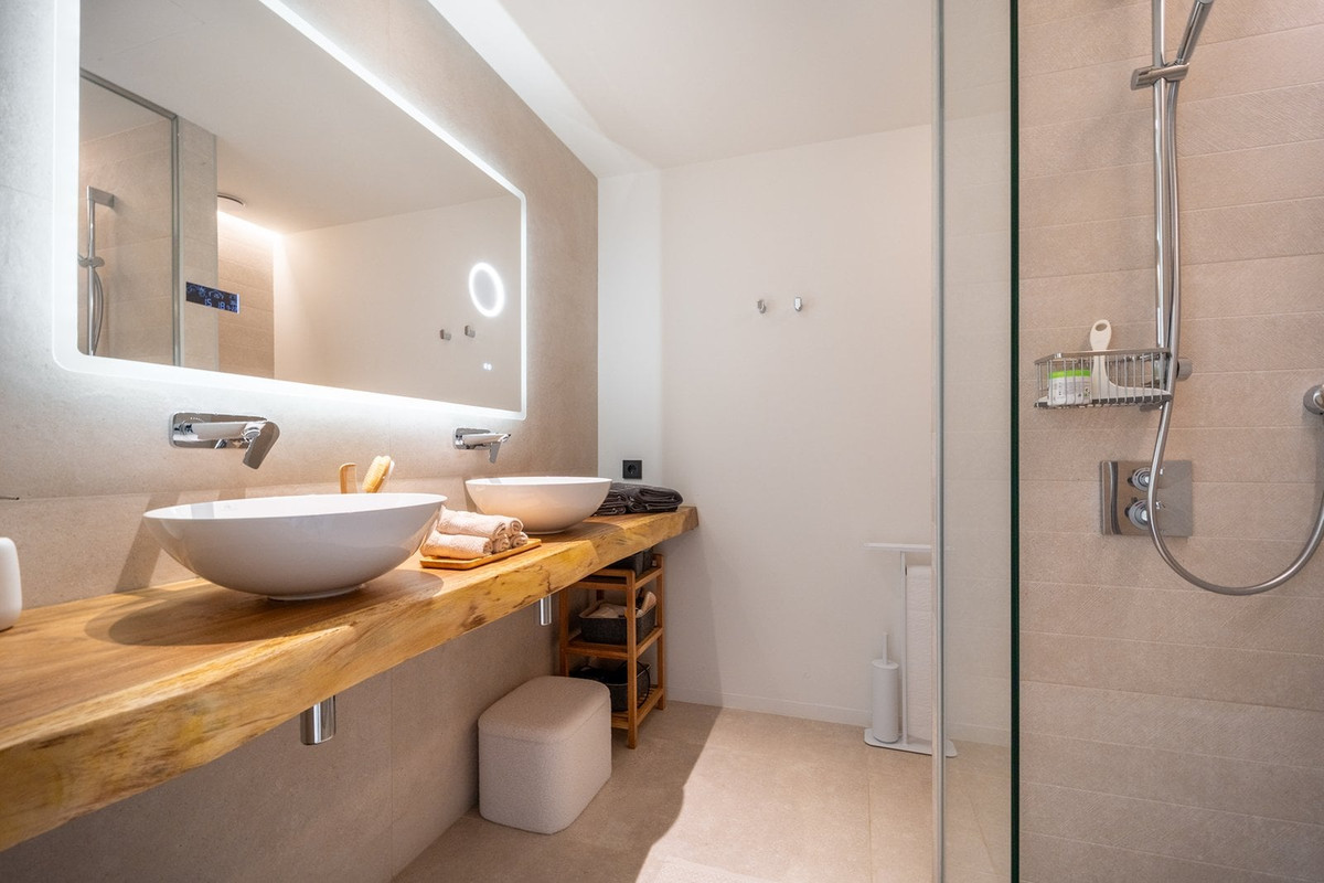 Se vende Apartamento Planta Media de 2 dormitorios en Costa Del Sol, Cadiz, España