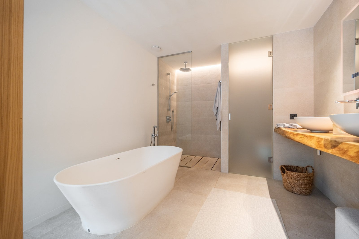 Se vende Apartamento Planta Media de 2 dormitorios en Costa Del Sol, Cadiz, España