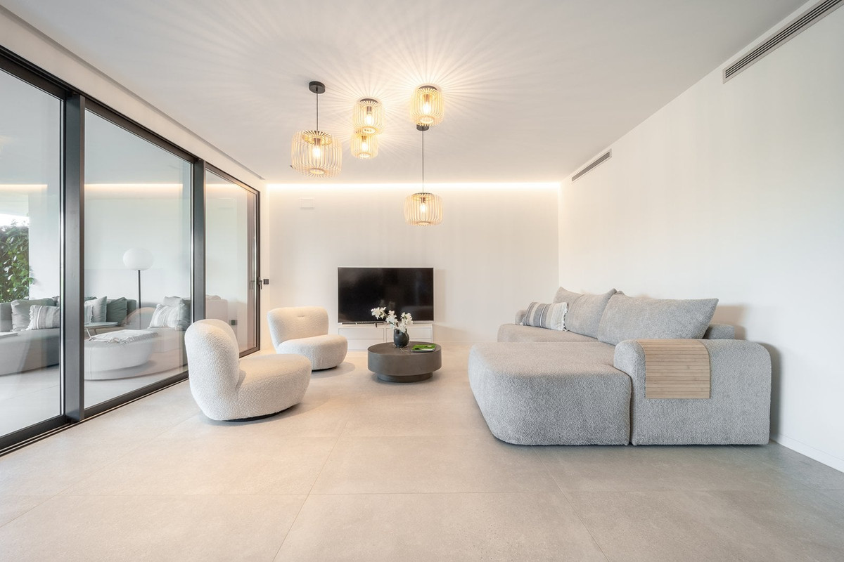 Se vende Apartamento Planta Media de 2 dormitorios en Costa Del Sol, Cadiz, España