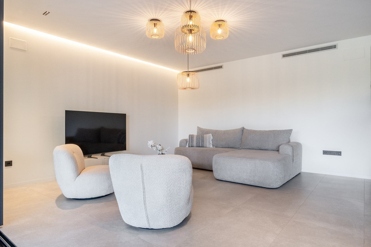 Se vende Apartamento Planta Media de 2 dormitorios en Costa Del Sol, Cadiz, España