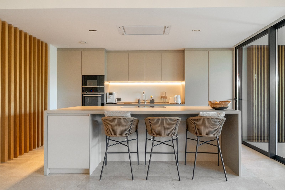 Se vende Apartamento Planta Media de 2 dormitorios en Costa Del Sol, Cadiz, España