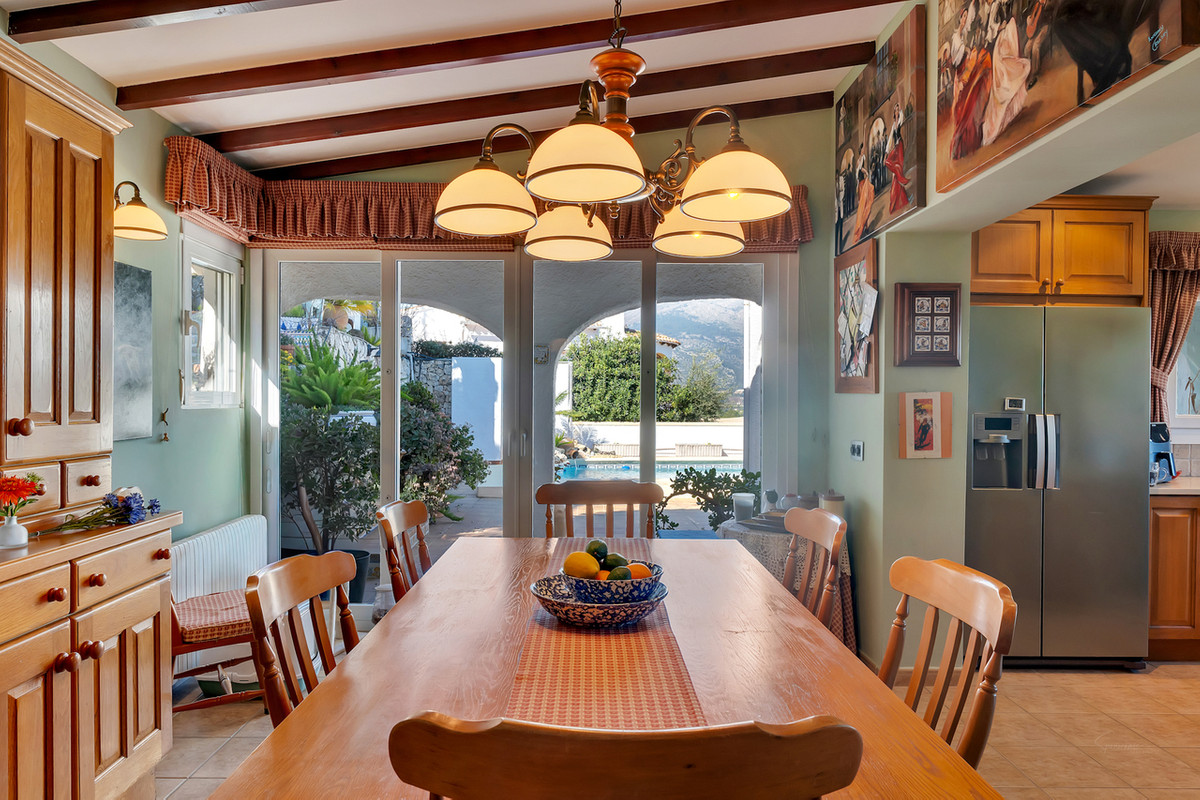 Se vende Villa - Chalet de 4 dormitorios en Costa Blanca, Alicante, España