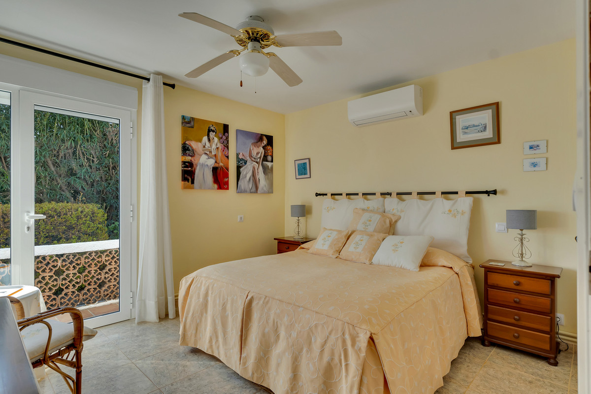 Se vende Villa - Chalet de 4 dormitorios en Costa Blanca, Alicante, España