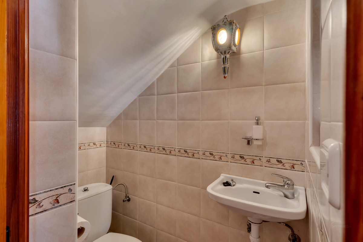 Se vende Villa - Chalet de 4 dormitorios en Costa Blanca, Alicante, España