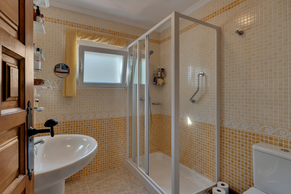 Se vende Villa - Chalet de 4 dormitorios en Costa Blanca, Alicante, España