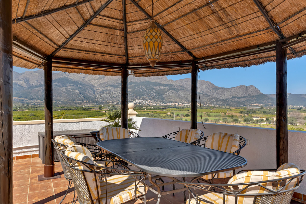 Se vende Villa - Chalet de 4 dormitorios en Costa Blanca, Alicante, España