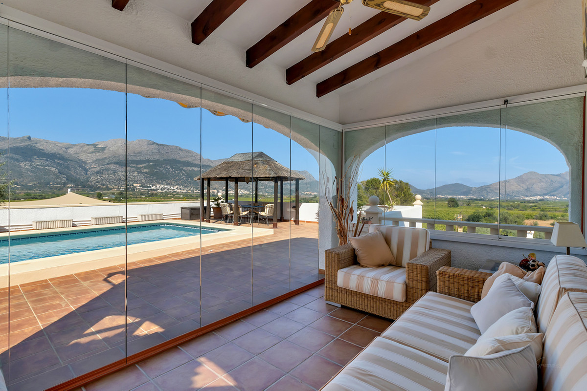 Se vende Villa - Chalet de 4 dormitorios en Costa Blanca, Alicante, España