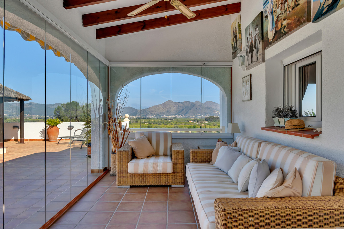 Se vende Villa - Chalet de 4 dormitorios en Costa Blanca, Alicante, España