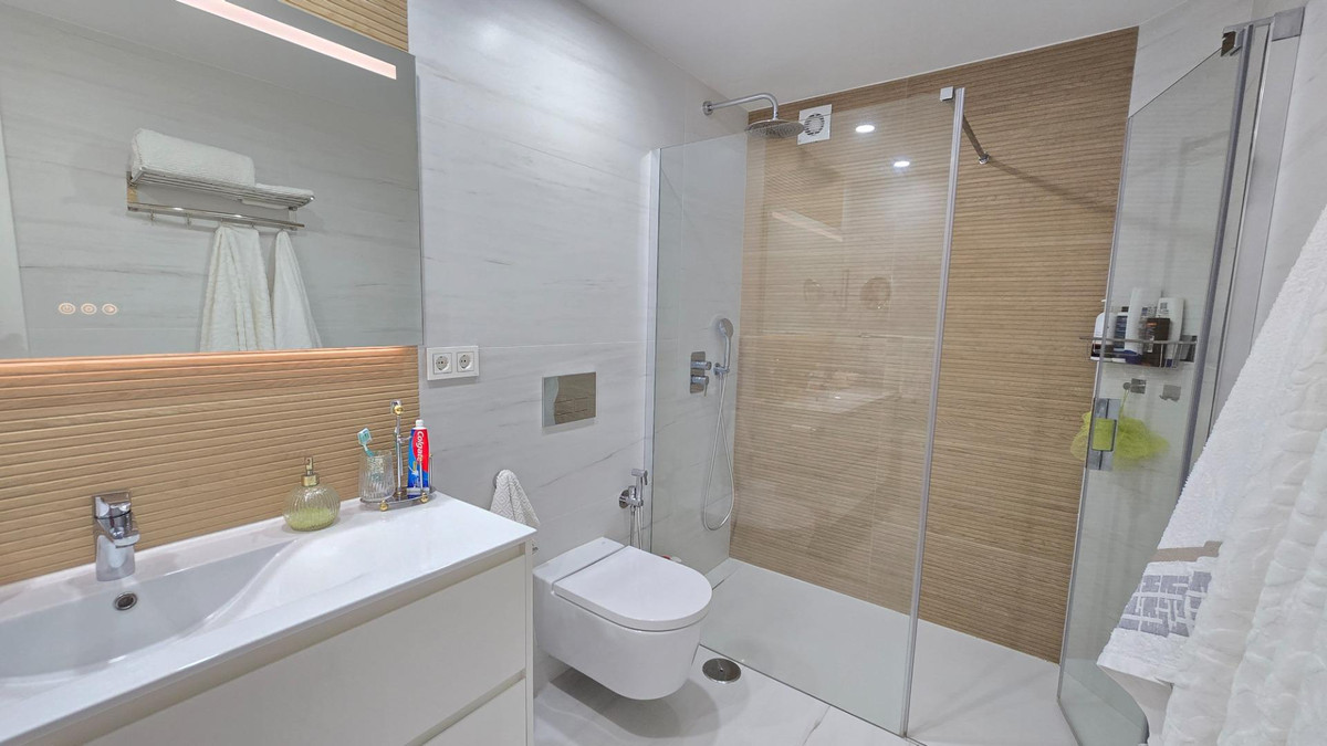 4 Bed Apartment for sale in Benalmadena Costa Del Sol, Málaga, Spain