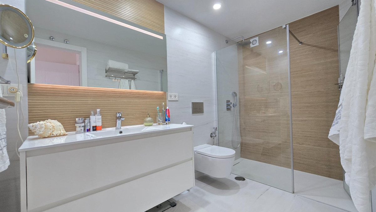 4 Bed Apartment for sale in Benalmadena Costa Del Sol, Málaga, Spain