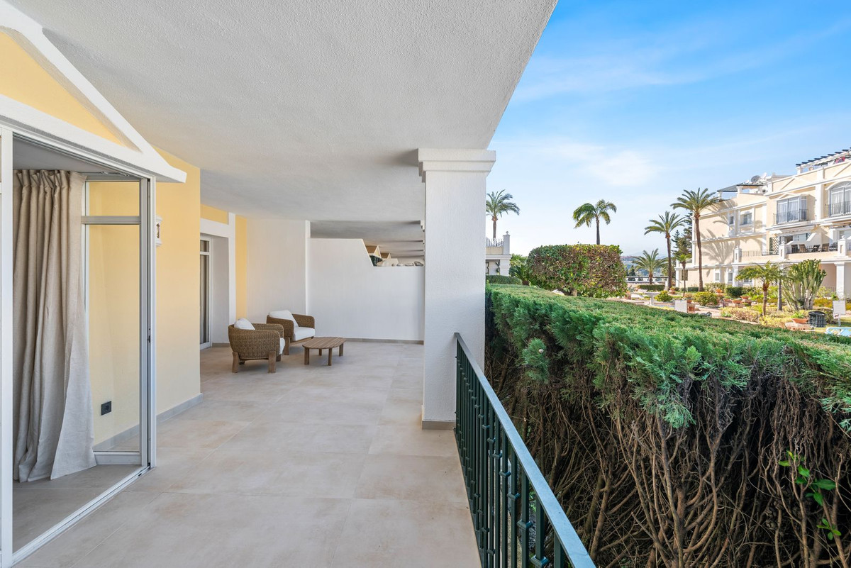 3 Bed Apartment for sale in Marbella Costa Del Sol, Málaga, Spain