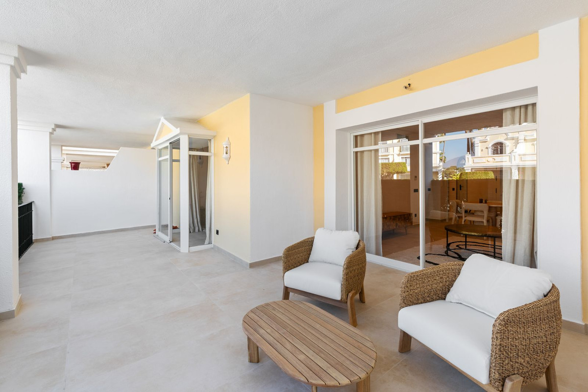 3 Bed Apartment for sale in Marbella Costa Del Sol, Málaga, Spain
